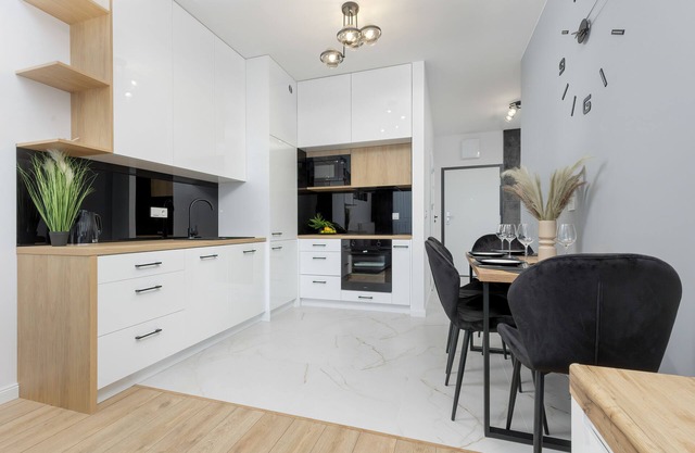8th Floor Apartment in Warsaw by Renters