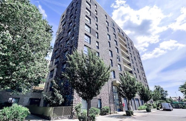 8th Floor Brand New Luxe Spacious 3BD South Acton