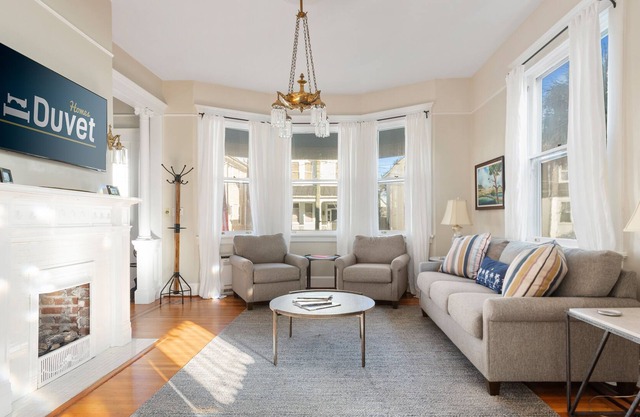 9 Colonial St 3br/3.5ba