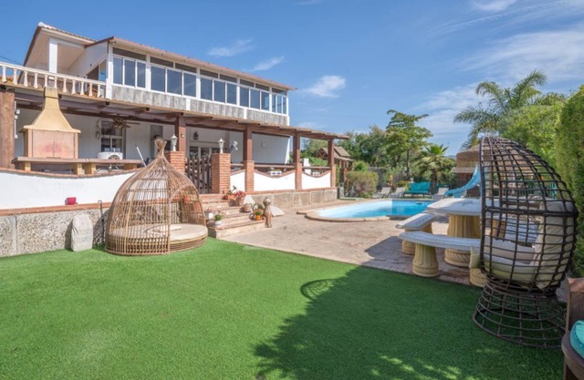 * Nuevo para el mini golf loco 2020 * duerme 18, 8 habitaciones, 5 baños, piscina climatizada