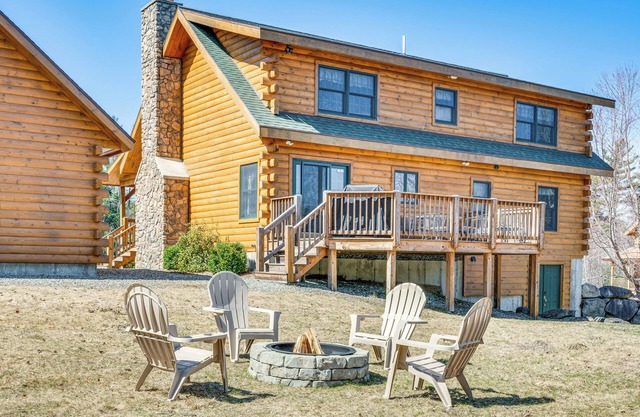 9 Mi to Bretton Woods: Carroll Log Cabin w/ Deck