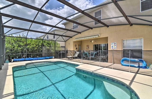 ¡NUEVO! Casa familiar con piscina privada, a 9 millas de Disney.