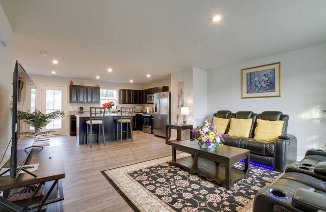 9 Mi to Duke University: Spacious Home w/ Yard!