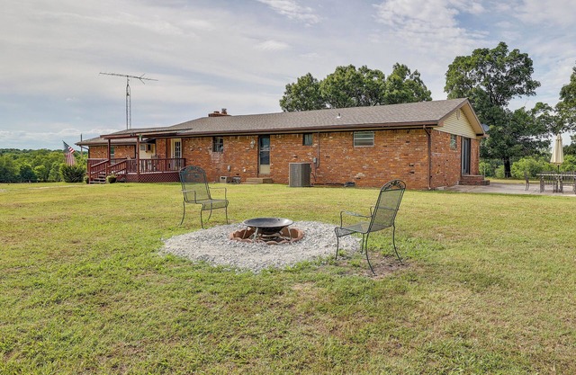 9 Mi to Grove: Home w/ Fire Pit in Southwest City
