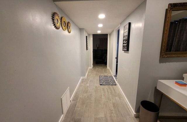 9 minutes from Atlanta Airport, 8 minutes from the marketplace
