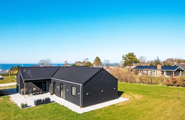 9 person holiday home in Glesborg-By Traum