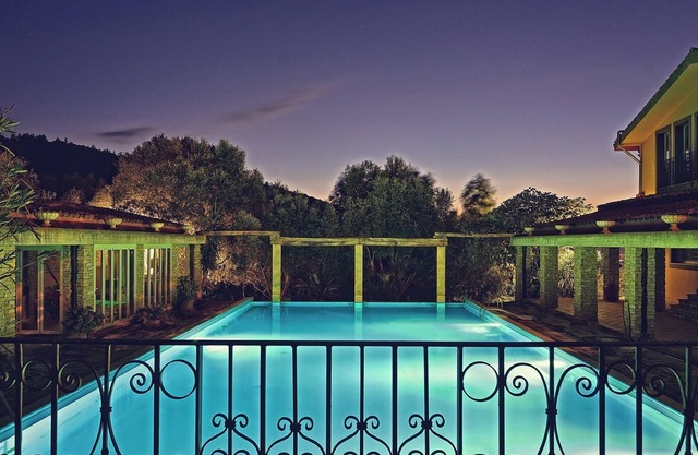 9 suites, piscina, tenis, fútbol, billar.