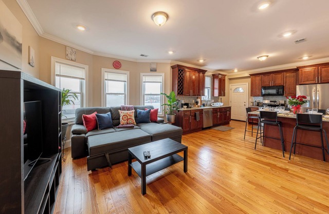 90 - 4BR Dorchester - Sleek Apt near Marina Bay