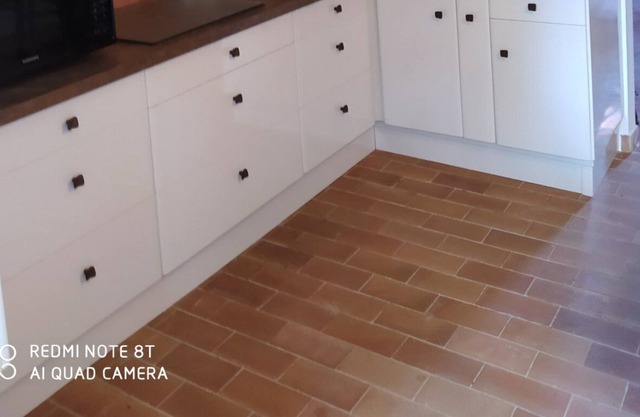 90m2 village house with shaded terrace completely renovated with care.
