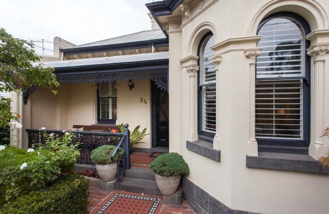 94 Highett - 5 bedroom, 3 car parks - Luxury House