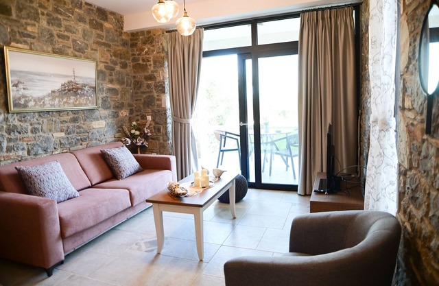 Aélia Stone House Neféli
