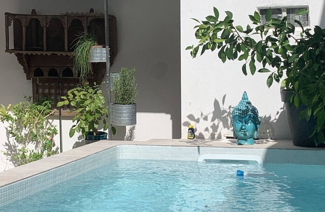 A 15 Minutes à Pieds des Arènes, Maison de Ville Avec Piscine et Garage