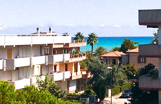 Apartamento con vistas al mar a 100 m de la playa ya 200 m de la zona peatonal