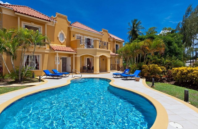 Lujosa villa de 4 dormitorios ubicada a pocos pasos de la playa de Mullins Bay en Barbados