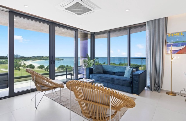 A-501 Stunning 3 bedroom facing Mullet Bay beach