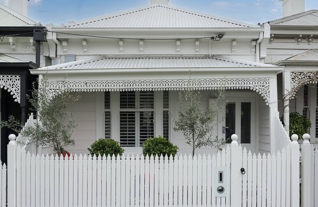 A+ Albert Park. Bayside Brilliance. Sleeps 4. GRHM