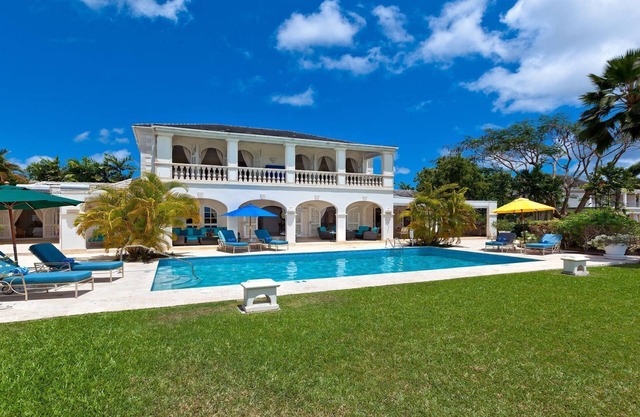 Una hermosa villa real de Westmoreland con piscina privada y acceso al club de playa