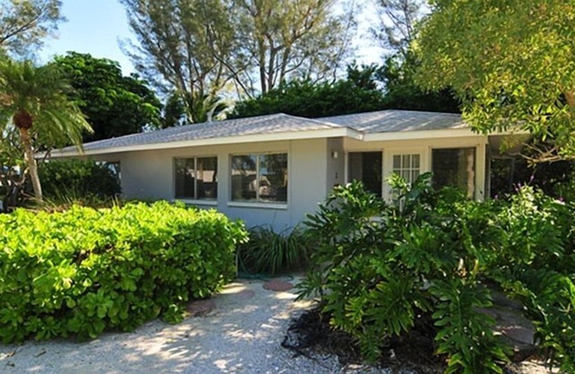 Una cabaña frente a la playa: Beautiful & Private: semanal o mensual.