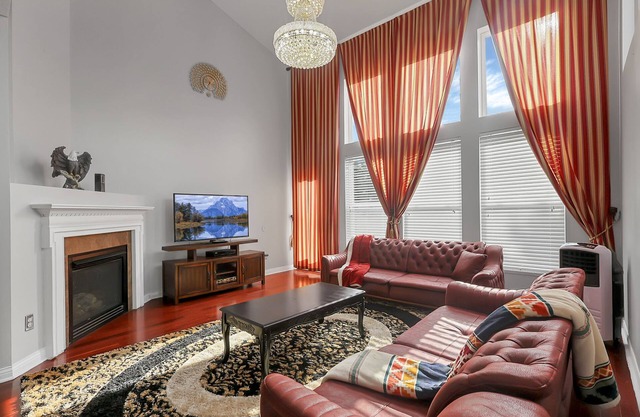 A Beautiful 5 Bedrooms Family Home located Opposite Mt. Carmel East Columbus OH