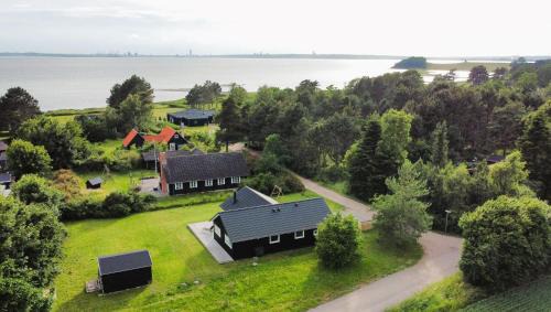 A Beautiful 8-Person Holiday Home, Just A 5-Minute Walk From The Sandy Beach,
