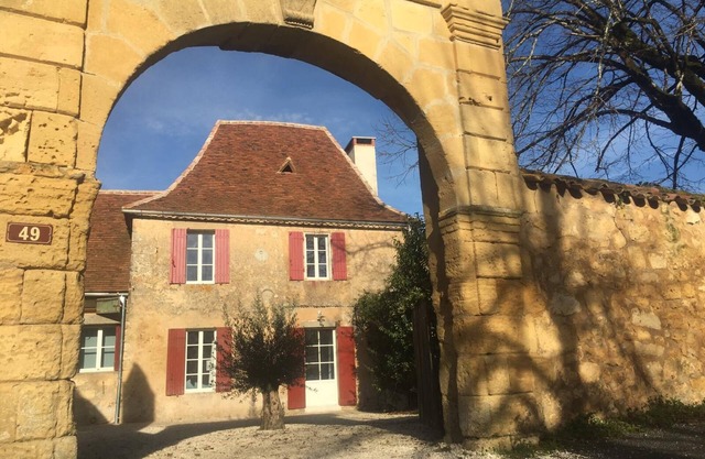 Una hermosa y totalmente renovada casa rural en Dordoña con spa