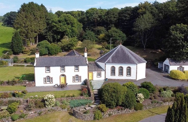A beautiful and picturesque home set in its own extensive gardens. Sleeps 8.