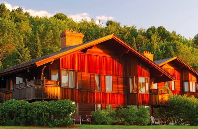 ¡Una hermosa villa de dos dormitorios con inspiración austriaca en Stowe, Vermont!