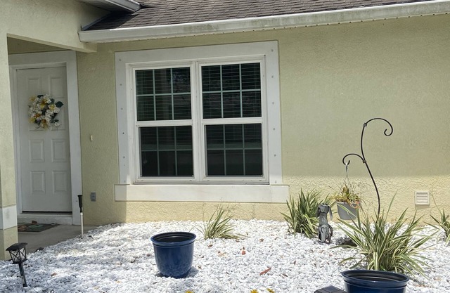 A Beautiful Home—mins to beach!