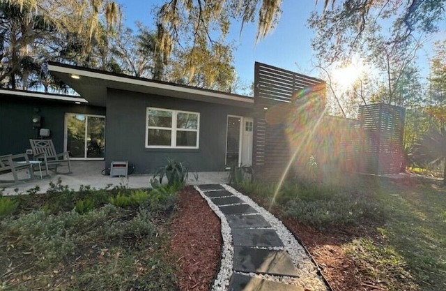 A beautiful lakeside retreat for the whole family, even your pets!