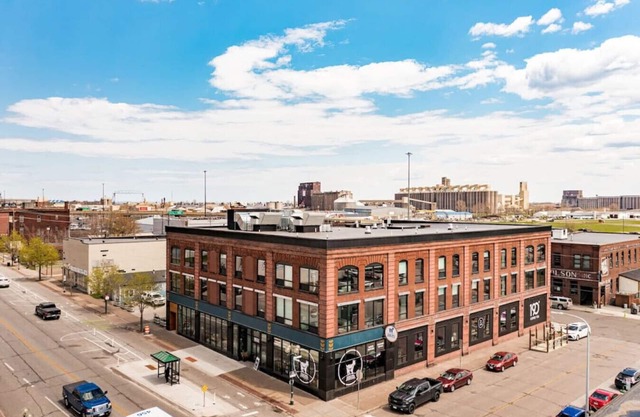 A beautiful, modern loft in the heart of Lincoln Park.