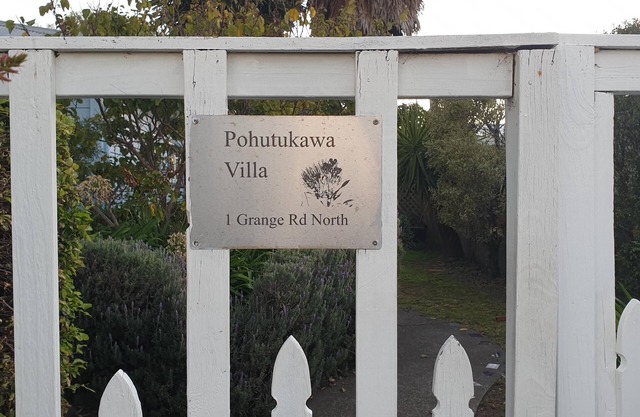 Amplia Pohutukawa Villa