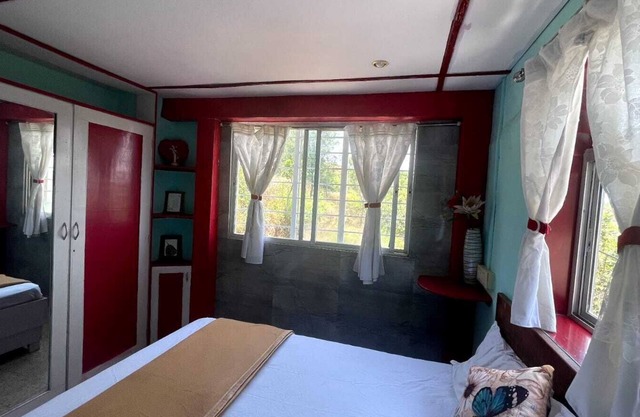 A boutique homestay with private access to the tableland.