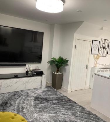 A BYK luxury modern home that sleeps 2 - 8 people