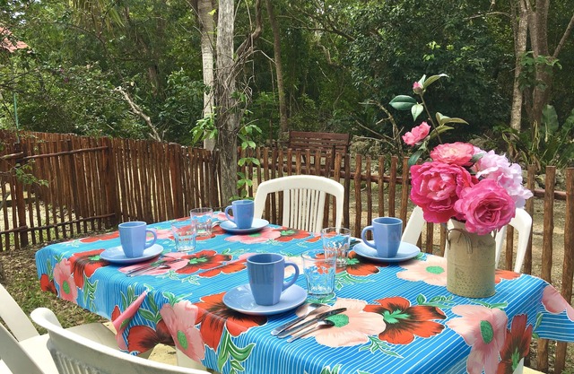 Acogedora casa con jardín VISTA DE LA SELVA, a pie de XCACEL BEACH, entre TULUM y AKUMAL