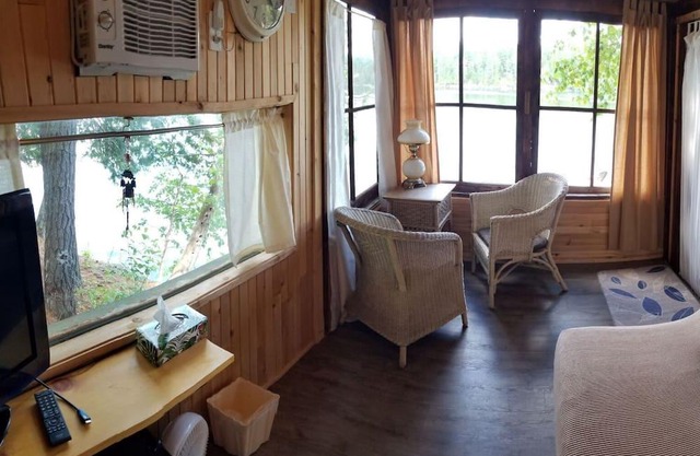 A Pet Friendly Waterfront Cottage with Sandy Beach for rent