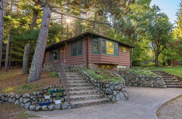 A Central Lakehouse for All-Season Adventures