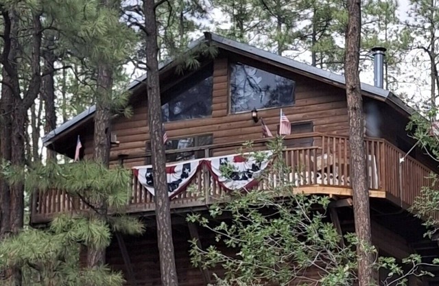 A centrally located secluded mountainside log cabin w/panoramic valley views.