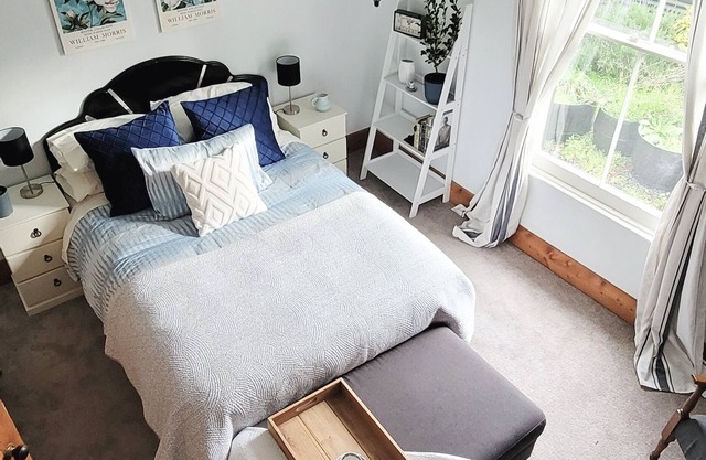 A charming 4-bedroom home! Just steps away from cozy cafes and local shops.