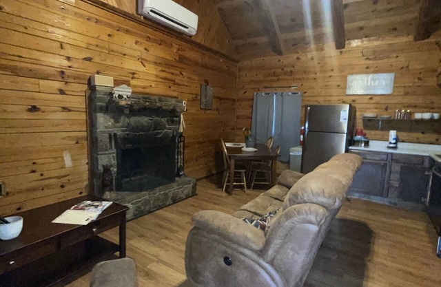 Charming 2-bedroom cabin in fabulous Saint Joe