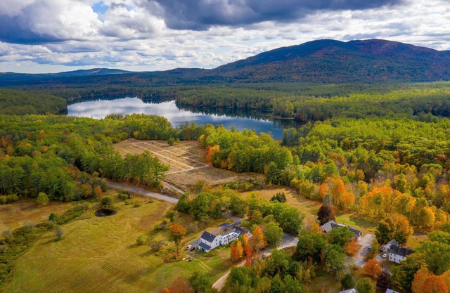 A Charming Family-Friendly Historic House, Lake Access & a Peaceful Meadow View