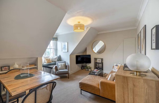 A charming one bedroom flat, fully furnished and set up up for a short term stay