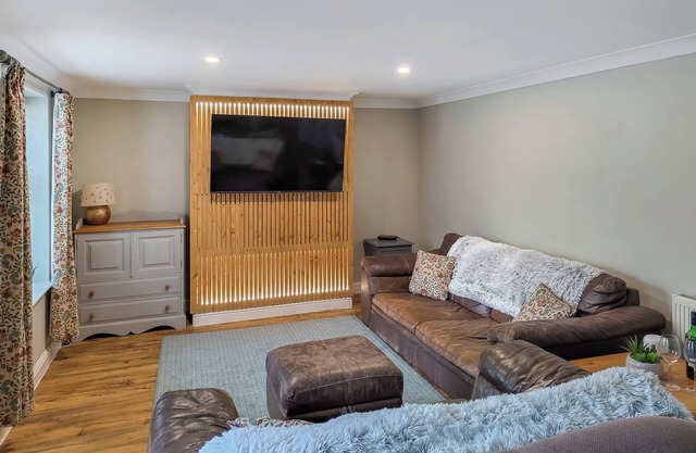 Alojamiento de 4 habitaciones en Upwell