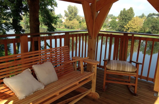 CASA CON ENCANTO EN PIEDRA CON una vista única sobre el río Dordogne