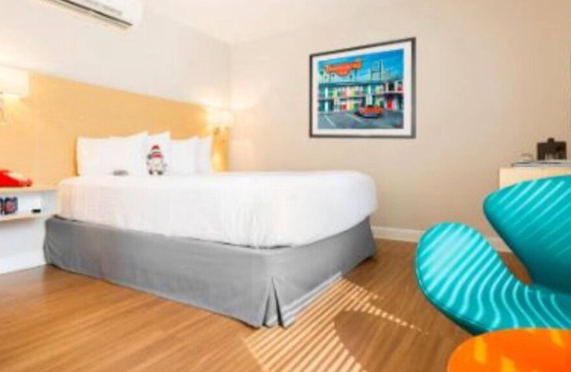 A Charming Room. Good Location For Your Vacations