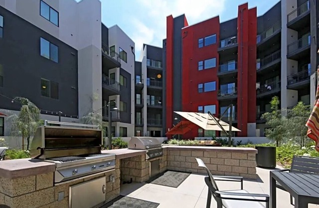A-Class Luxury 2 Bedrooms Apt in Woodland Hills CA