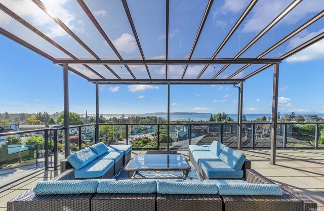 A coastal retreat, the leisurely time in Ocean Whisper Villa.