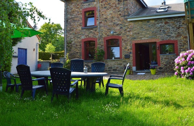 Casa Vacacional con encanto en Montleban con Jardín Privado