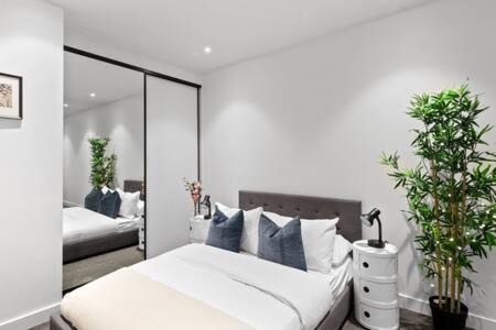 A Comfy & Charming 2BR Apt Near Melbourne Central