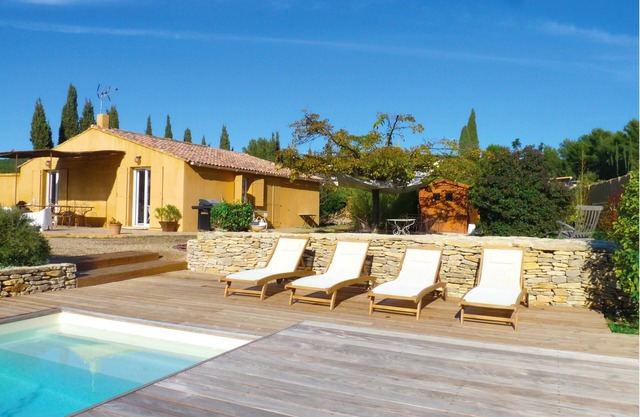 A corner of paradise, south-facing villa, sea view, enclosed grounds, relaxing pool