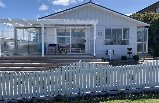 A Cosy Beach Cottage Charmer